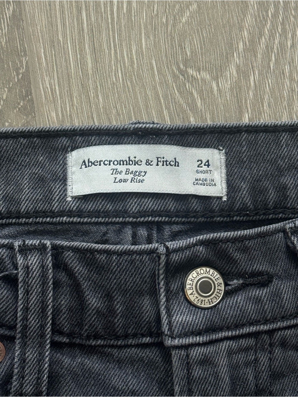 Abercrombie & Fitch Baggy Low Rise Jeans Gray Size 24 Short Distressed Hem - Picture 6 of 12